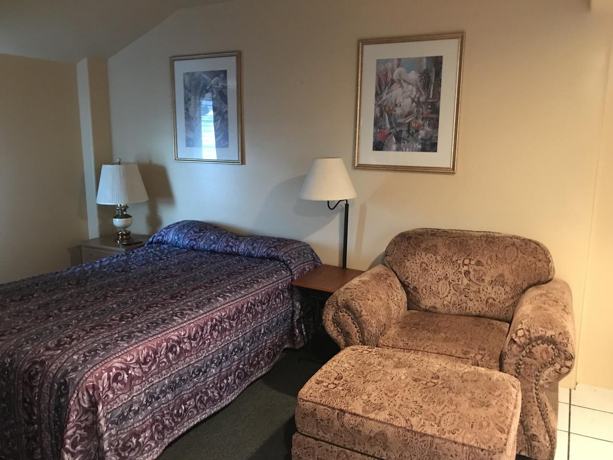 Economy Guest Village Rock Springs Bagian luar foto