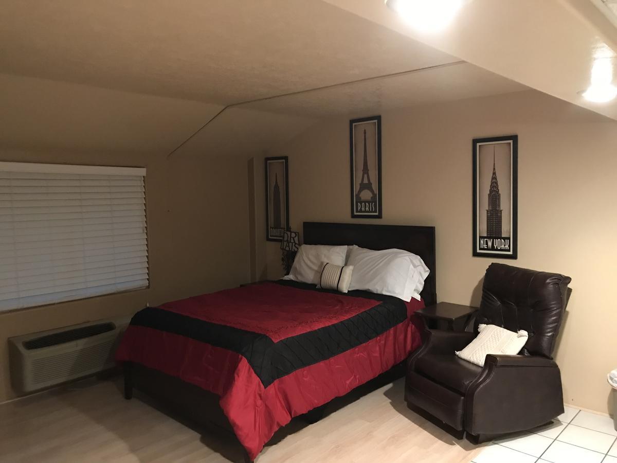 Economy Guest Village Rock Springs Bagian luar foto