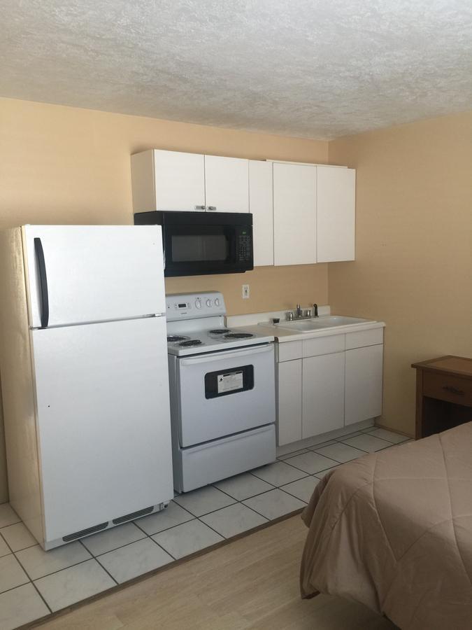 Economy Guest Village Rock Springs Bagian luar foto