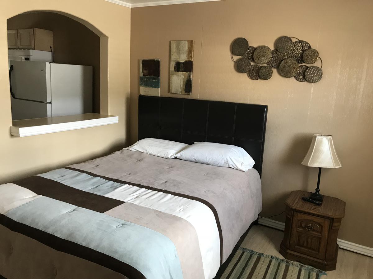 Economy Guest Village Rock Springs Bagian luar foto