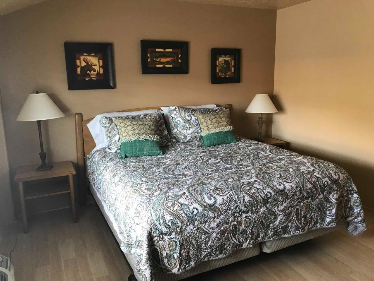 Economy Guest Village Rock Springs Bagian luar foto